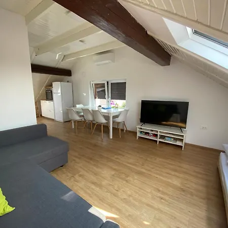 Ada - 4 Cosy Apartmán